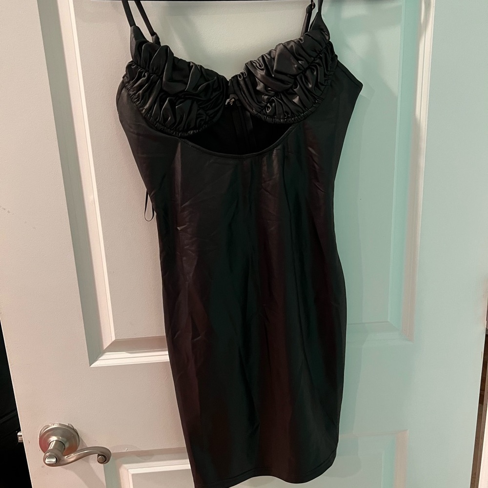 Black bodycon dress